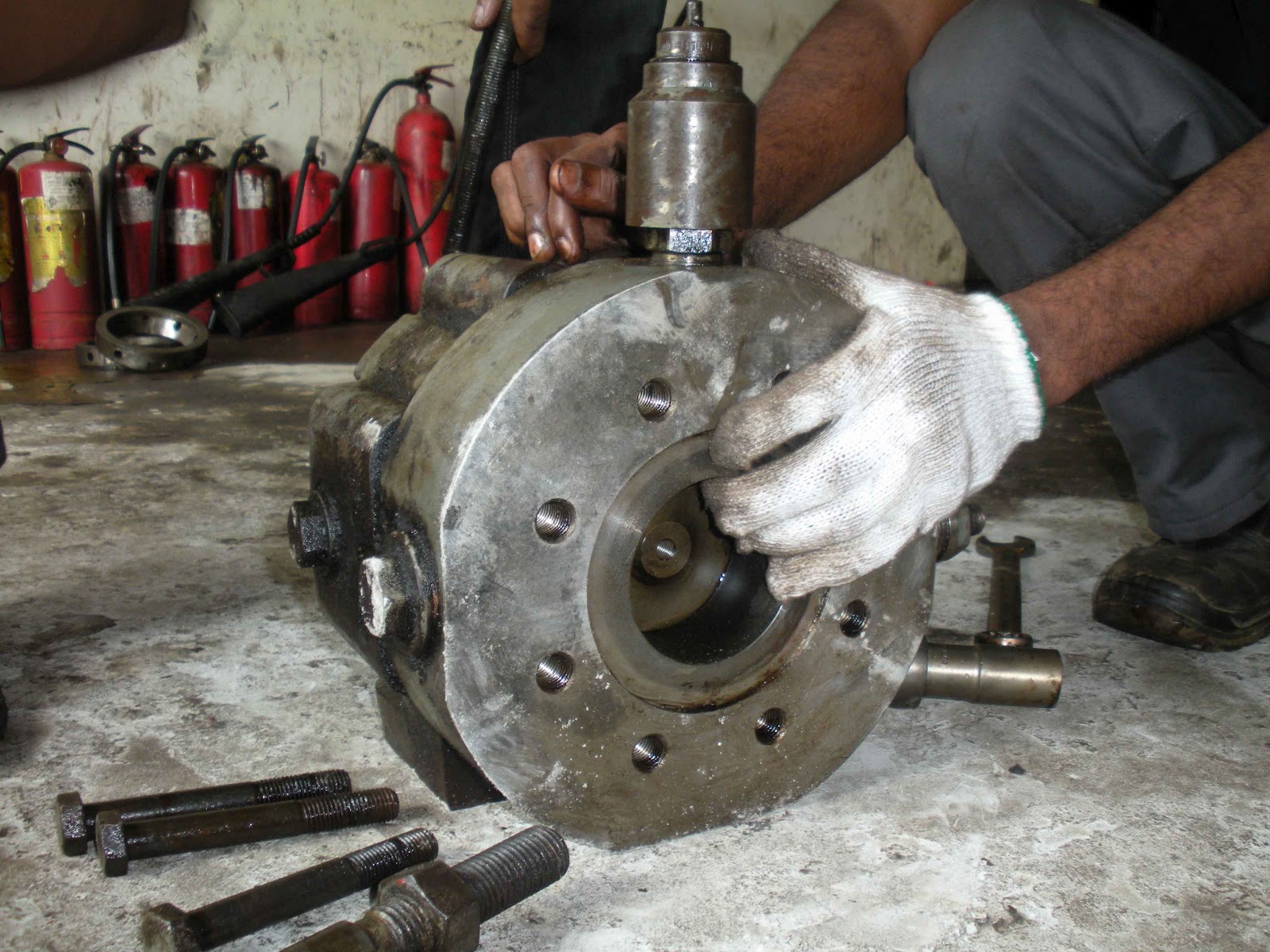 Air distributor in air starting system (Main air starting valve) HFO