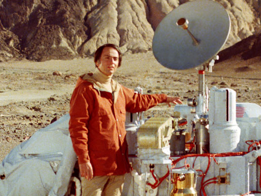 Carl_Sagan_with_Viking_model.jpg