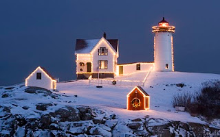 Wallpapers Free Lighthouse And House With Christmas Lights Wallpaper.Jpg