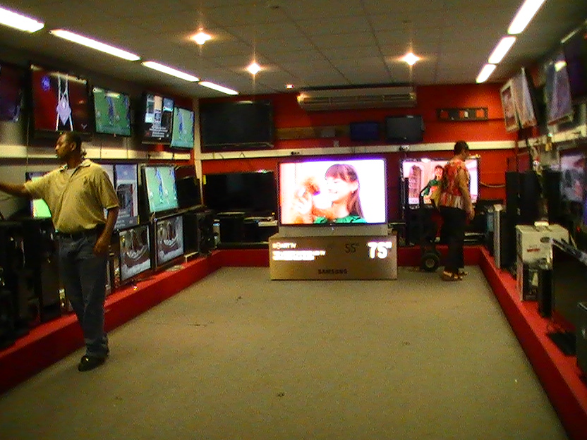 SXM TECH GURU blogs judith roumou THE MUSIC MAN STORE OR KLASS