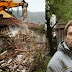 A man in debt demolishes his house and drops it in front of the bank
