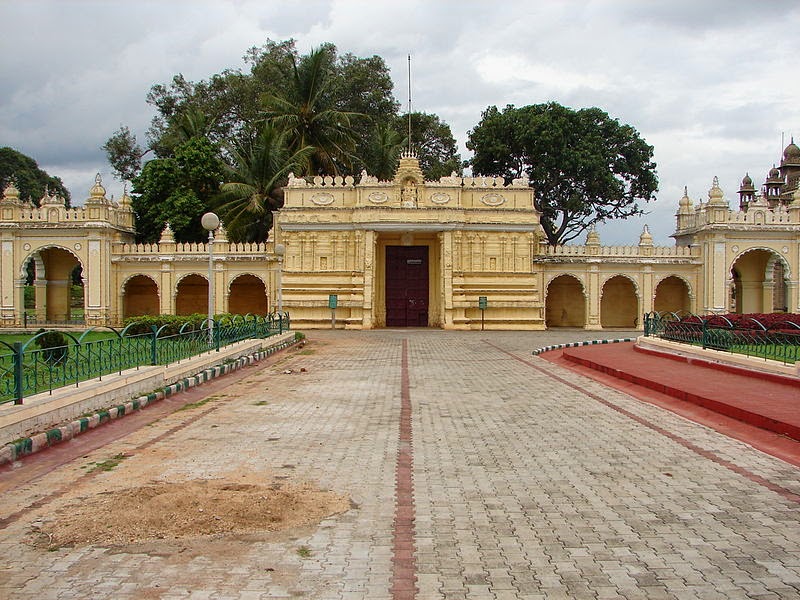 Trinayaneshwara temple in Mysore Trinayaneshwara temple in Mysore