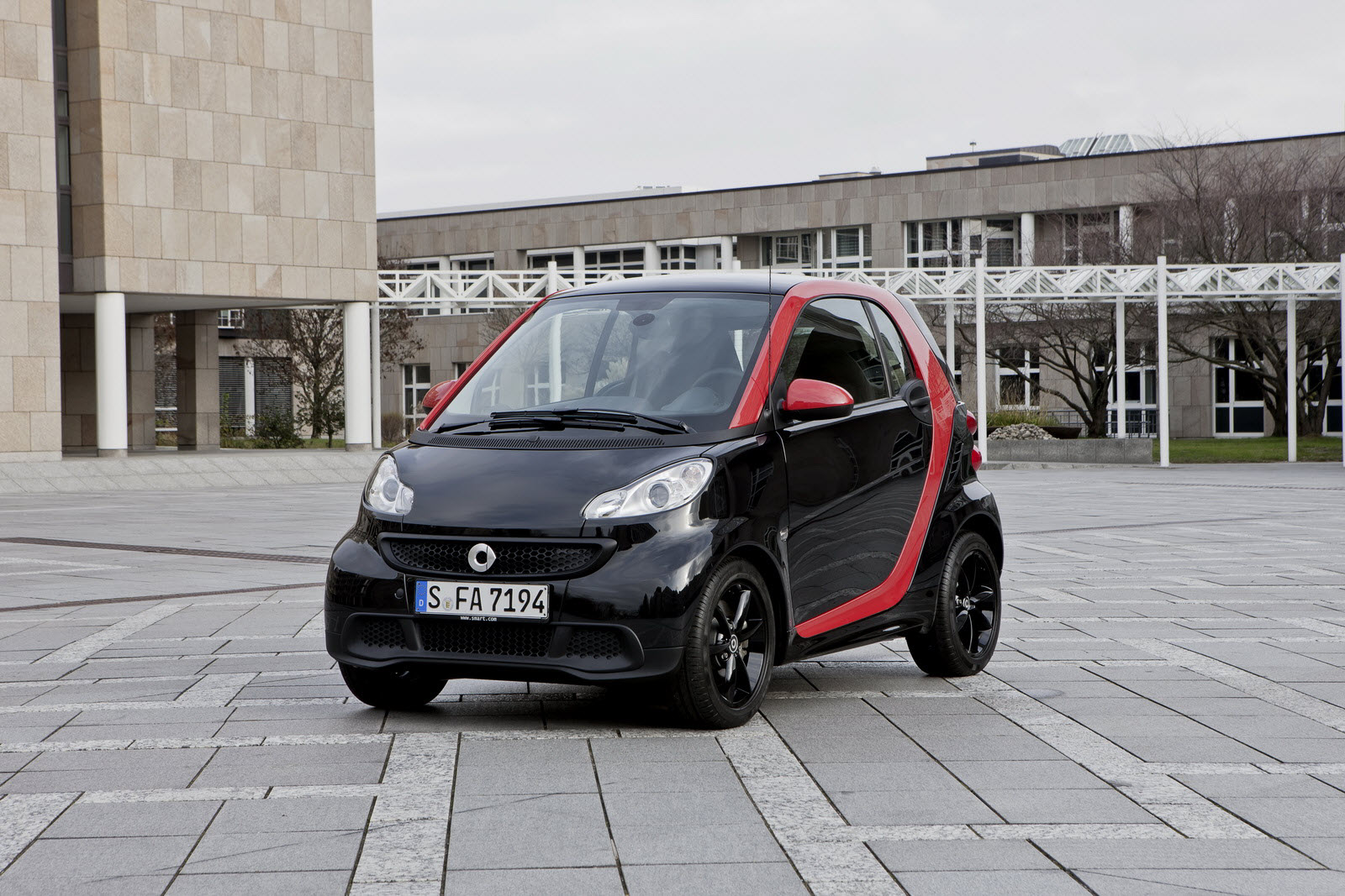 A Sharp Mix Of Colours Smart Fortwo Sharpred Auto Car A Sharp Mix Of Colours Smart Fortwo Sharpred