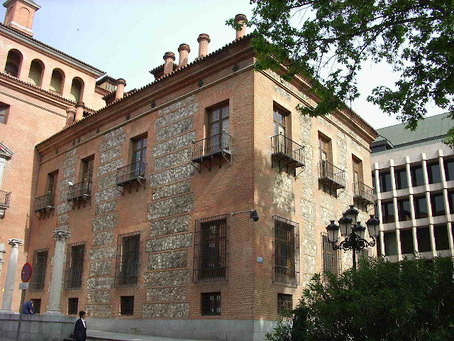 La Muralla Reciclada: Casa de las Siete Chimenea