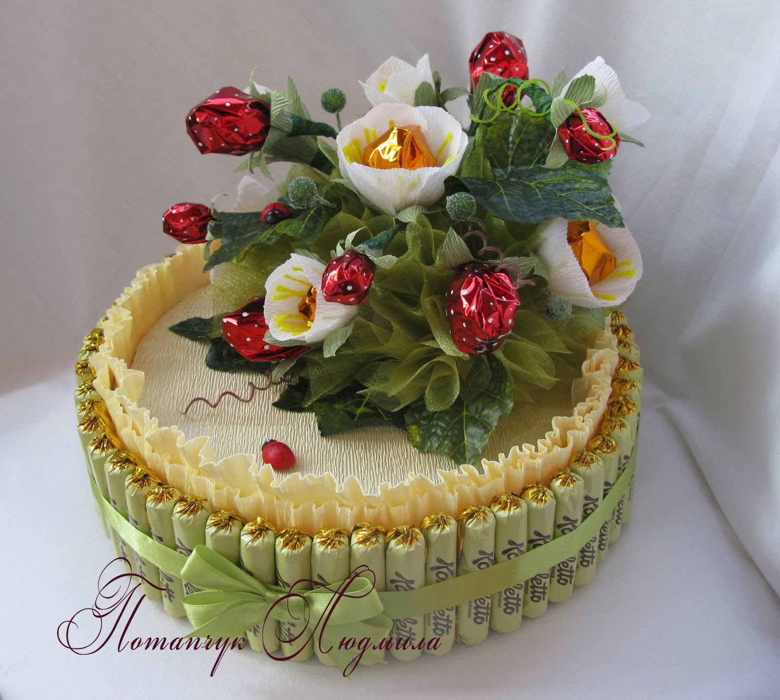 букет с конфетами к 8 марта