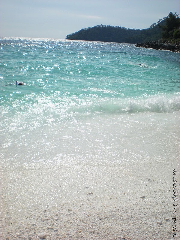 Marble beach( Plaja de marmura) Marble beach( Plaja de marmura)