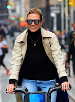 Not too hard to spot Karlie Kloss in bicycle! As she managed her strong impression at the street in New York on Saturday, December 12, 2015.