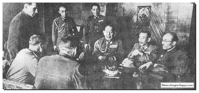 Soviet officers interrogate Japanese generals