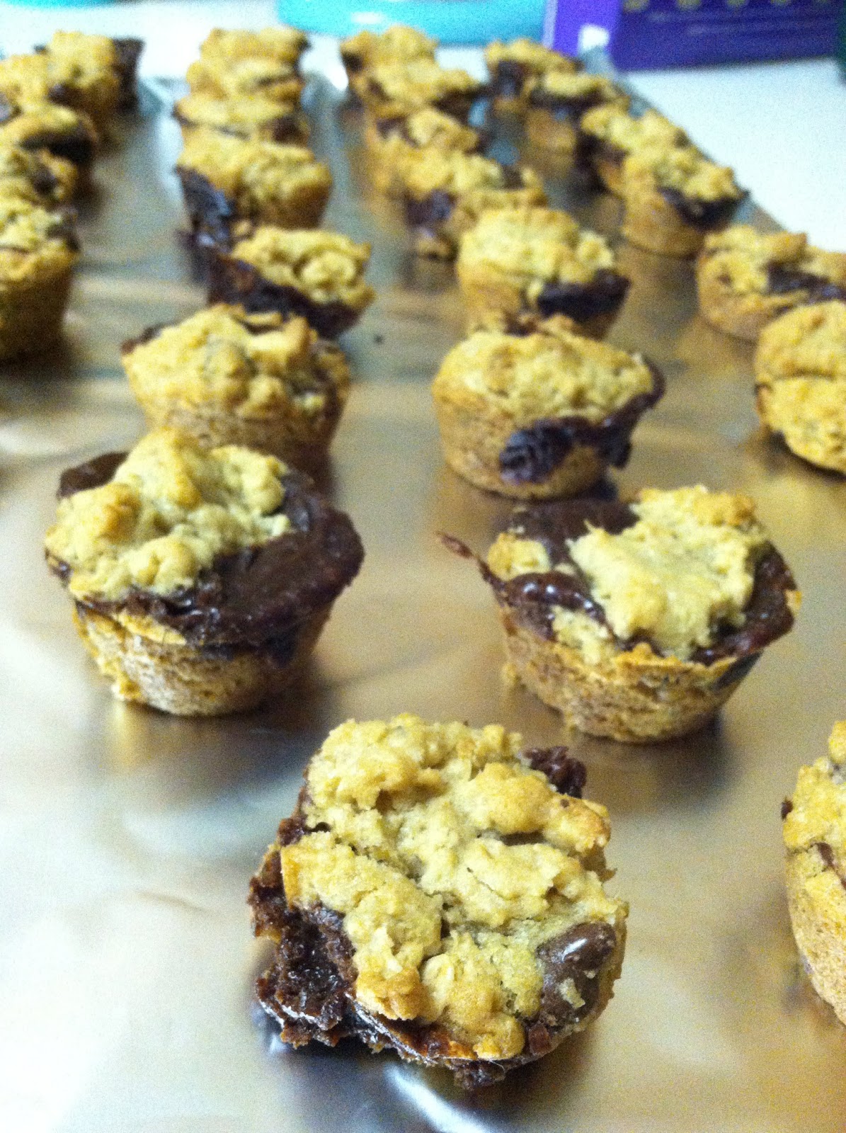 two happy bellies. fudgy oatmeal cookie cups.
