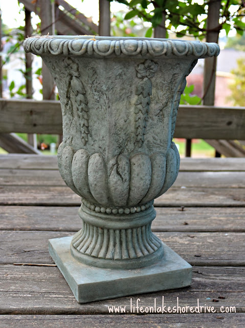 Planter Makeover with Rust-Oleum spray paint & Gold Gilding wax before pic