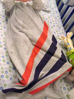 Anleitung Baby Schlafsack aus altem Sweatshirt / tutorial upcycled sweatshirt into baby sleeping sack | http://panpancrafts.blogspot.de/