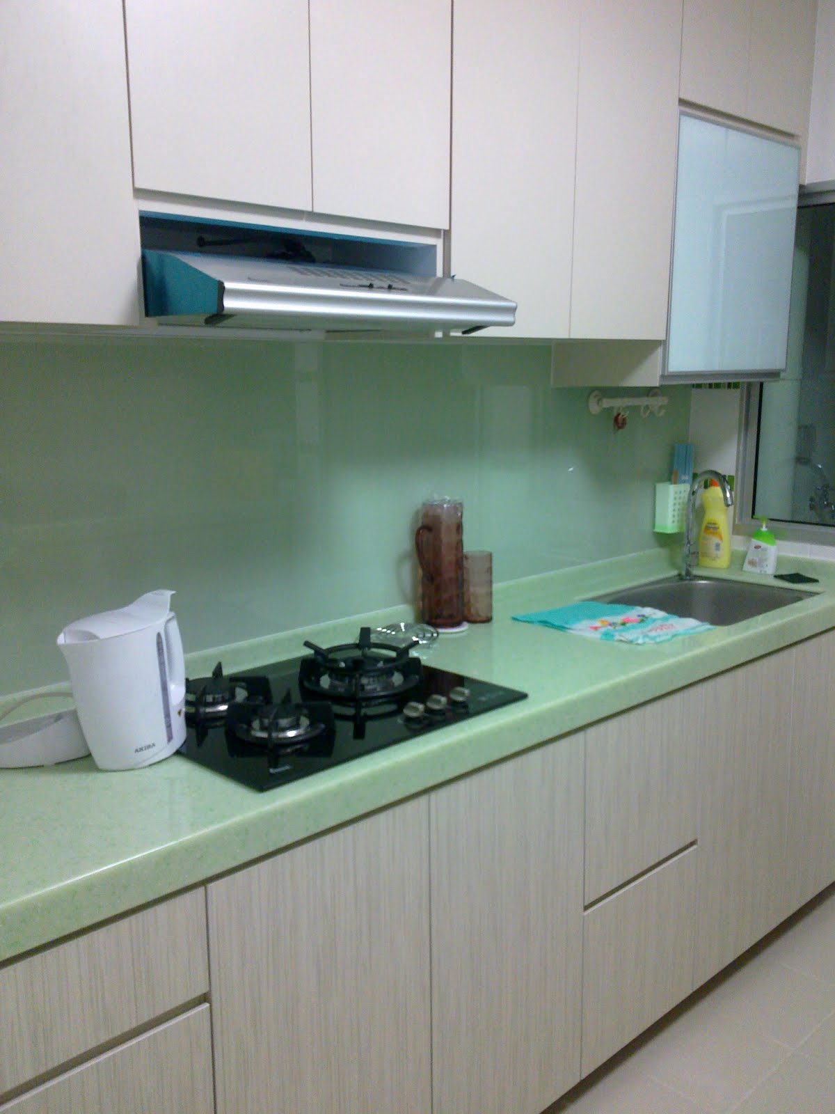 Hang kitchen cabinets After wiping@@