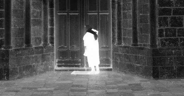 صوت خطوات فى الغرفة , قصص رعب حقيقية قصص رعب