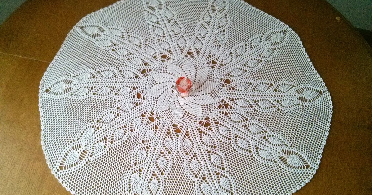 Kira crochet Round tablecloth with pineapple