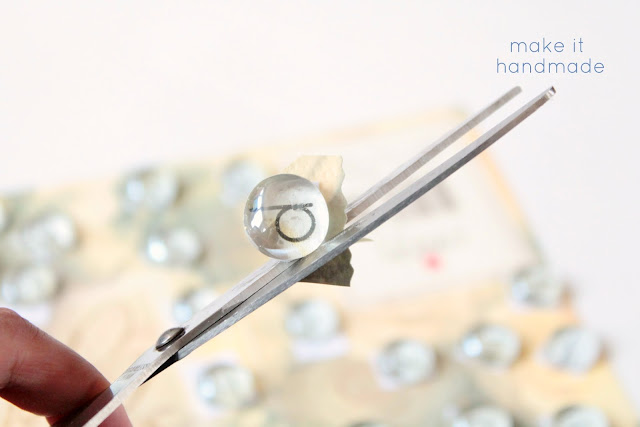 Learn to make flat marble magnets and flat marble alphabets in a flash with this neat tip from Make It Handmade! A perfect way to use those greeting cards you have stashed away. 