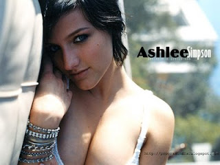 Ashlee Simpson Hot