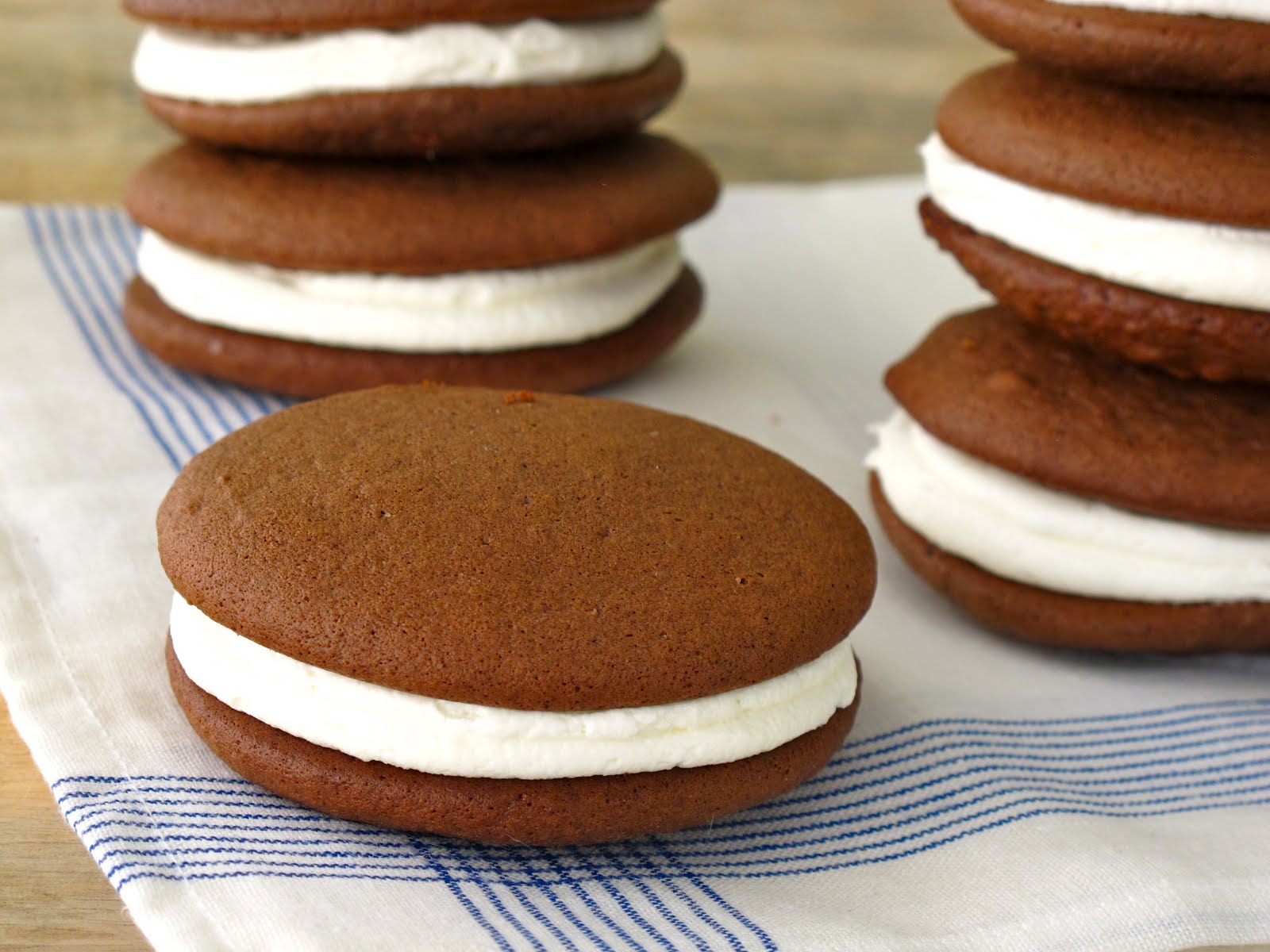 What is an easy recipe for whoopie pies?