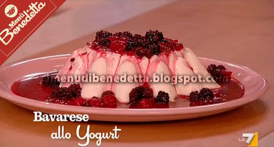 bavarese allo yogurt con frutti di bosco