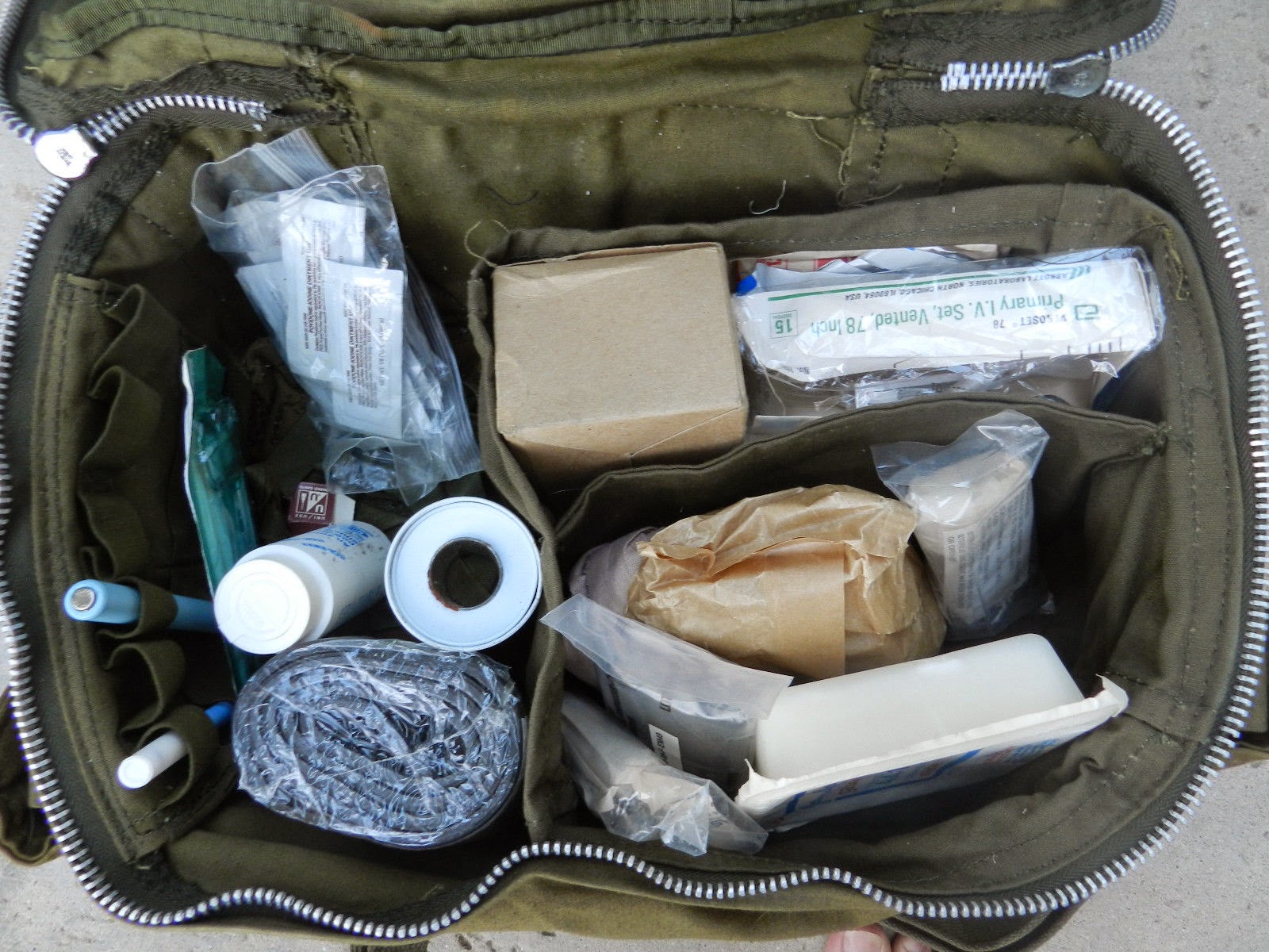 bingbabel US Army M5 Medical Platoon Bag Contents Late 1980s