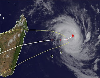 Tropischer Sturm GIOVANNA vor Mauritius, Giovanna, Mauritius, Madagaskar, aktuell, Februar, 2012, Indischer Ozean Indik, Zyklonsaison Südwest-Indik, major hurricane, Hurrikanfotos, Satellitenbild Satellitenbilder, Verlauf, Vorhersage Forecast Prognose, Wettervorhersage Wetter, Zugbahn, Sturmwarnung,