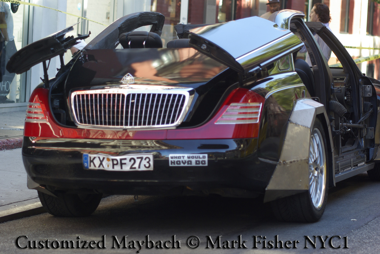 [http://4.bp.blogspot.com/-FtSI8a_UCiE/TmV8rAJ06nI/AAAAAAAADKg/lwj8RSUAXAk/s1600/Customized+Maybach+%25C2%25A9+Mark+Fisher+NYC1-6948.jpg]