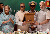 Modi recieve award on behalf of Atal bihari Vajpeyi Modi recieve award on behalf of Atal bihari Vajpeyi