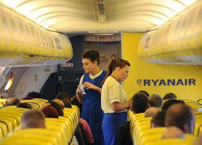 Φούλ στις εκπτώσεις από την Ryanair