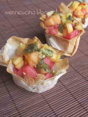cestini di frutta con basilico caramellato