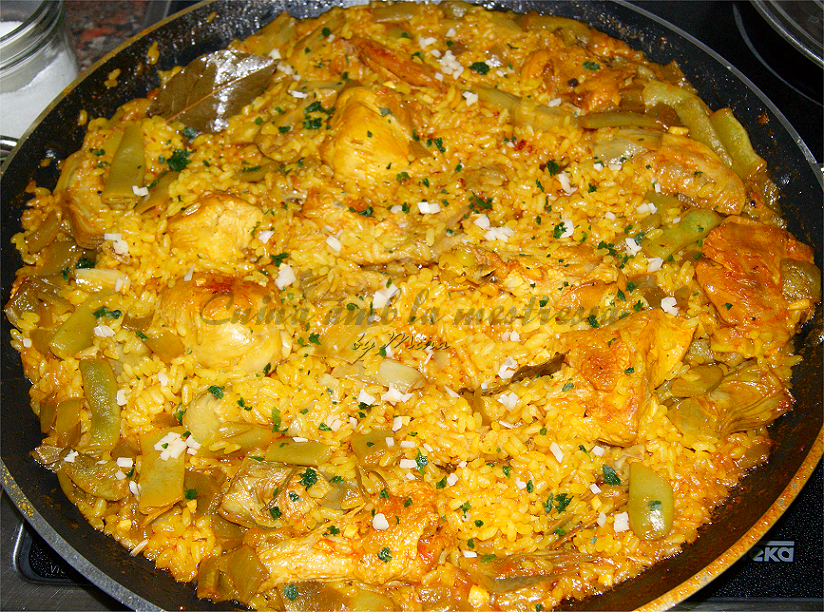 Cuina amb la mestressa Paella de pollo y verduras con su socarrat