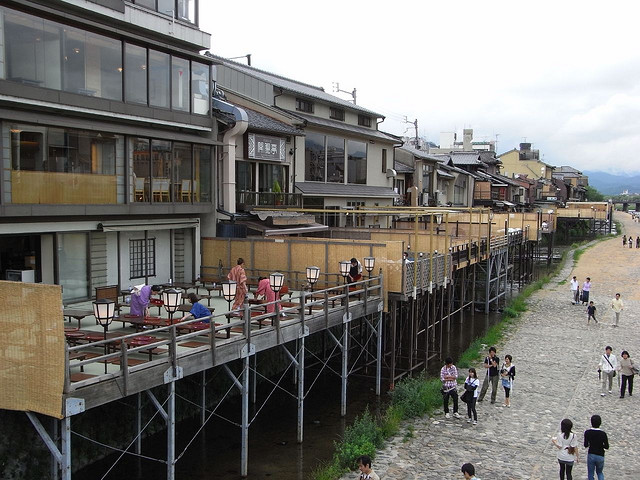 100 restaurantes construídos sobre palafitas