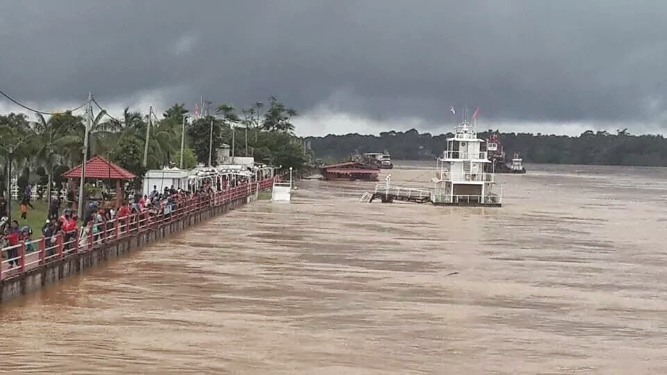 TERBARU!!KEADAAN BANJIR DI KELANTAN SEMAKIN BURU.  Media Online