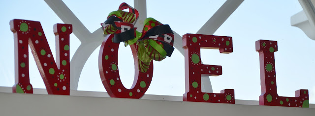 One Stylish Momma: Christmas Decorating: Wooden Letters