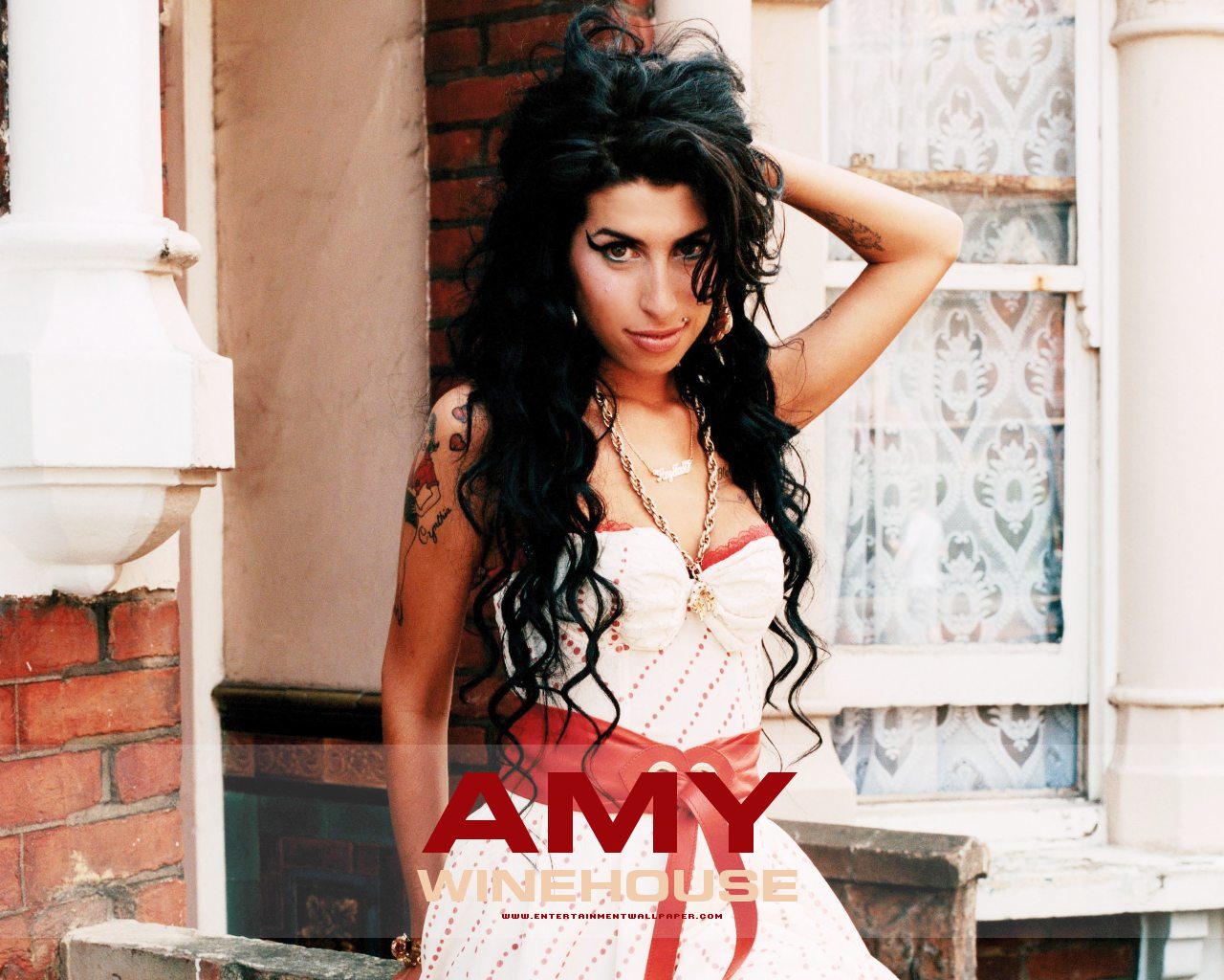 http://4.bp.blogspot.com/-FyiOkIHztKE/TWCk4XOJPSI/AAAAAAAACsA/aHJO1JK2wgE/s1600/Amy+Winehouse+Sexy+Wallpaper.jpg
