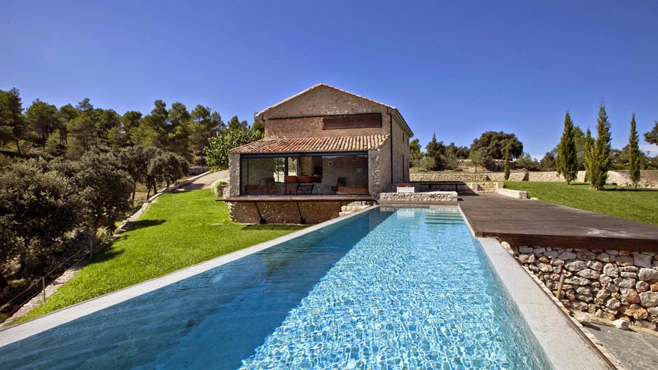 ULTRAPERIFERIAS: Moderna casa de piedra en un entorno natural incomparable
