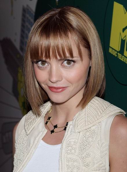 hairstyles-for-round-face-shapes-christina-ricci-bob-hairstyle-with ...