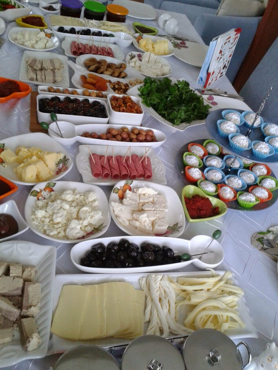 kahvaltilik pratik sunumlar panosundaki pin