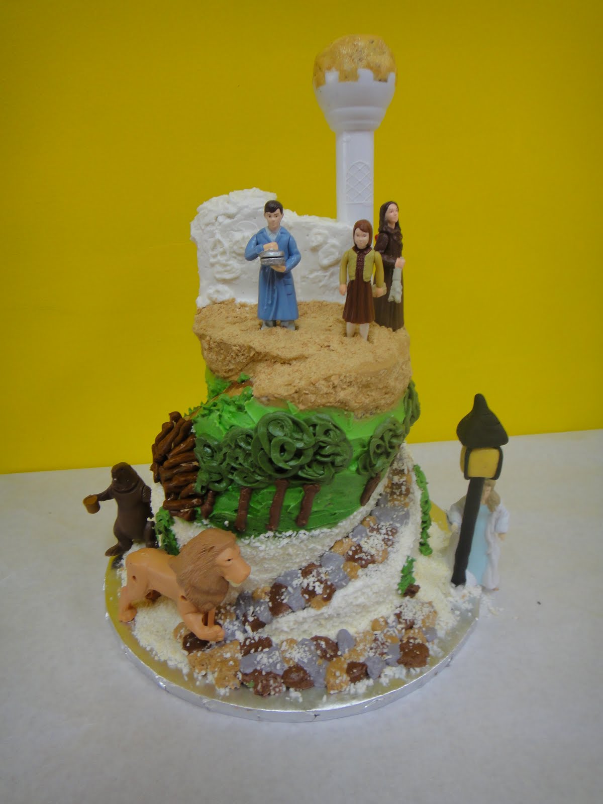 Kims Cakes and Crumbs: Narnia Cake