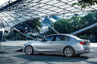 BMW-330e-10.jpg