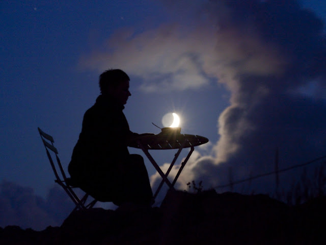 صور قمر روعة +غريبة  Jugando-con-la-Luna-por-Laurent+Laveder_23
