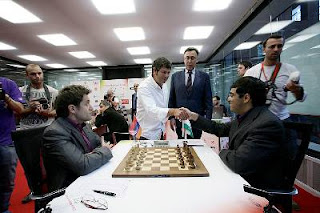 Echecs à Bilbao : Ronde 9, Levon Aronian (2807) 1-0 Viswanathan Anand (2817) © site officiel Echecs à Bilbao : Ronde 9, Levon Aronian (2807) 1-0 Viswanathan Anand (2817) © site officiel