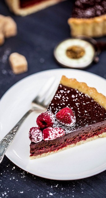 Chocolate Raspberry Cake Desert Android Wallpaper