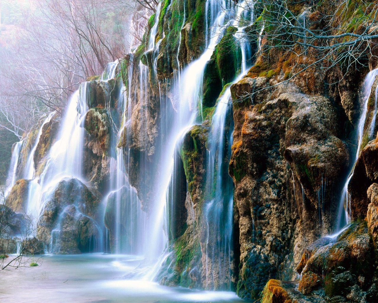 http://4.bp.blogspot.com/-G2ZgwThXRAM/T8roT3WBn6I/AAAAAAAACj0/QuxUwcI1dq8/s1600/source-of-the-river-cuervo-cuenca-province-spain-1280x1024.jpg