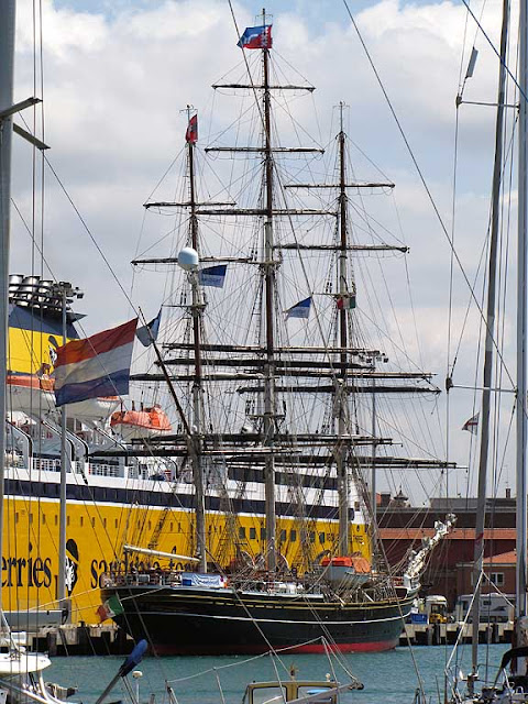 Clipper Stad Amsterdam, IMO 9185554, port of Livorno