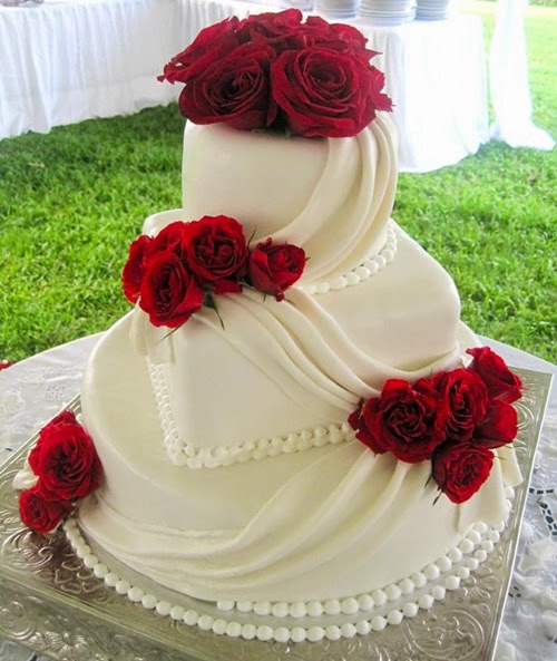 Red Wedding Theme: Red Roses Decorate Your Cakes