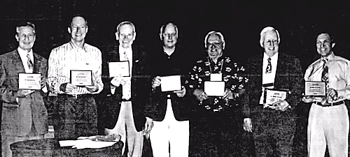 2009年论坛的MUFON董事会成员-Tom Deuley,Jan Harzan,Bob Wood,Cliff Clift,John F.Schuessler和Rob Swiatek博士(未显示)-Chuck Reever。 (摘自《 慕丰 飞碟 Journal》,2009年8月。) 2009年论坛的MUFON董事会成员-Tom Deuley,Jan Harzan,Bob Wood,Cliff Clift,John F.Schuessler和Rob Swiatek博士(未显示)-Chuck Reever。 (摘自《 慕丰 飞碟 Journal》,2009年8月。)