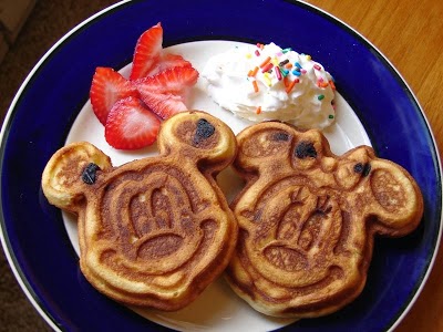 http://nummykitchen.blogspot.com/2009/05/chocolate-chip-mickey-and-minnie-mouse.html