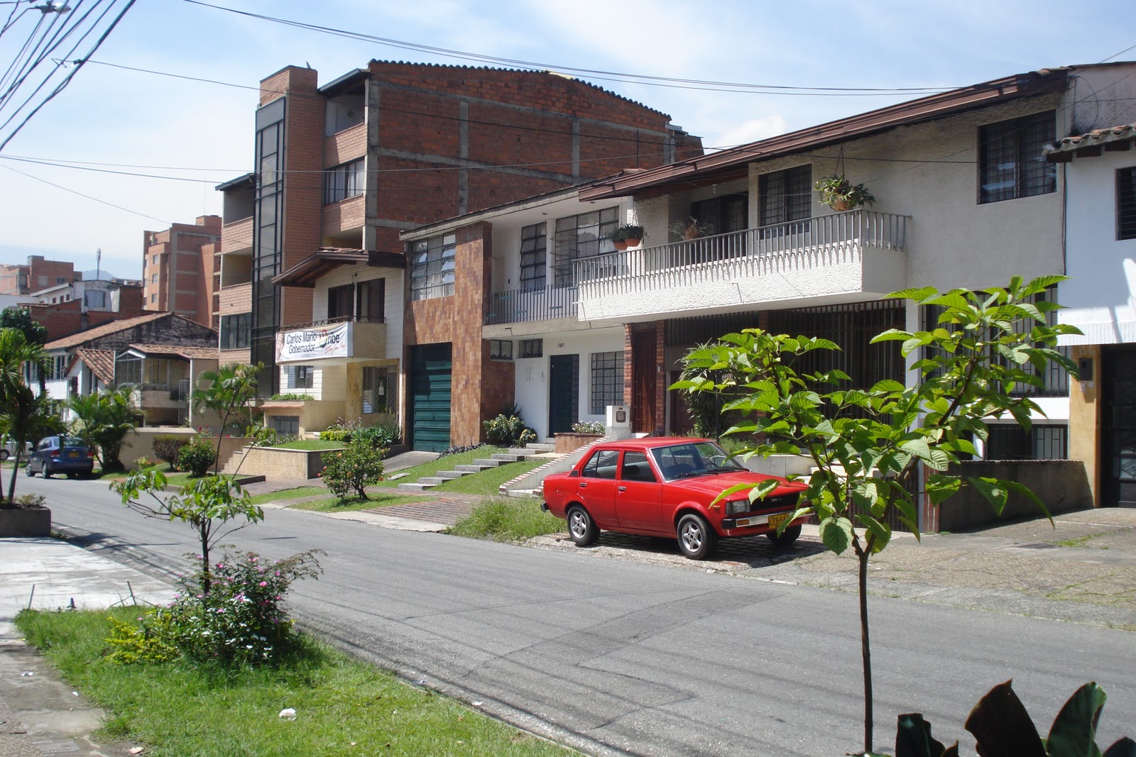 D & V go to South America Medellín, Colombia our house and the walk