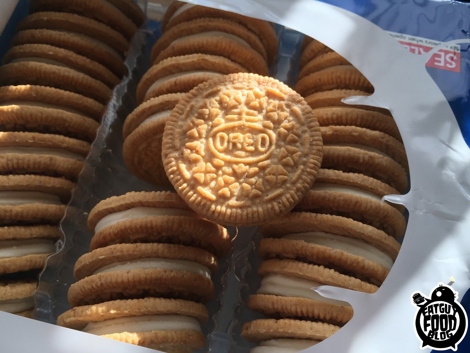 FATGUYFOODBLOG Cinnamon Bun Oreo Cookies!