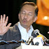 HAHAHAHA...ANWAR NAK BAWA RAKYAT NAIK KE BULAN MENGGUNAKAN ROKET....