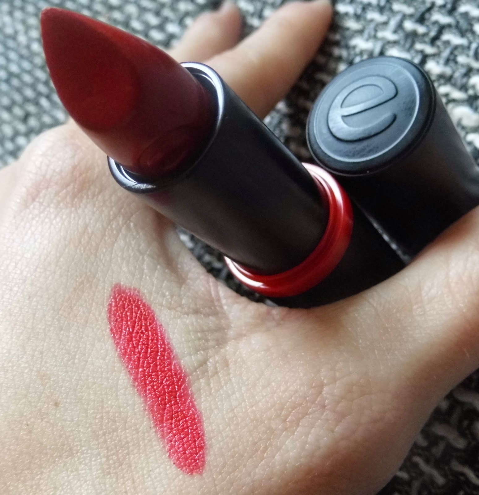 essence-longlasting-lipstick-03-dare-to-wear